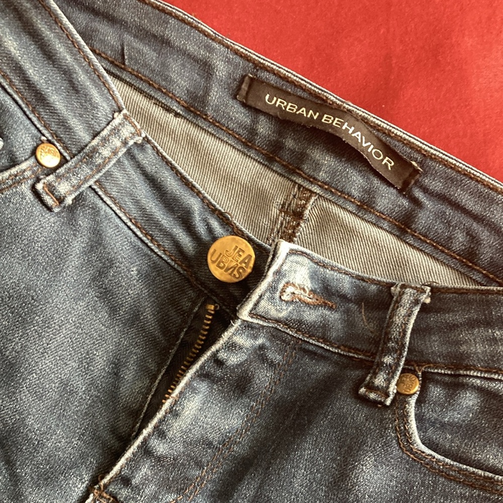 💙 Urban Behaviour dark wash bootcut blue jeans.